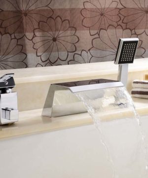 Moderná vaňová batéria s vodopádom a ručnou sprchou