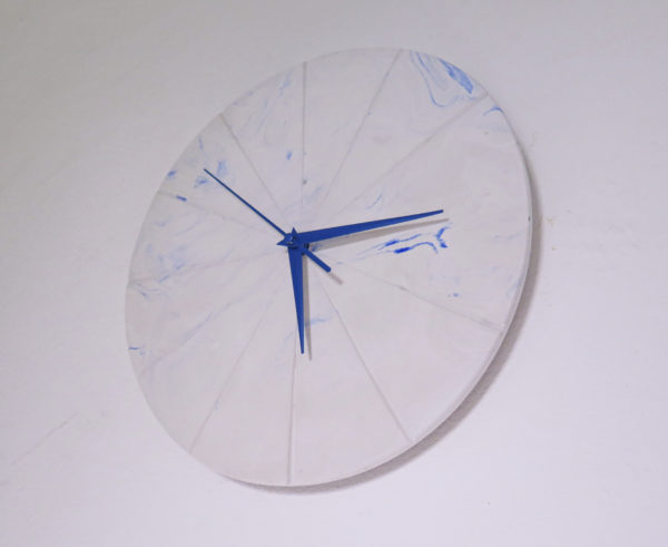Ručne vyrobené nástenné hodiny - Pure blue marble